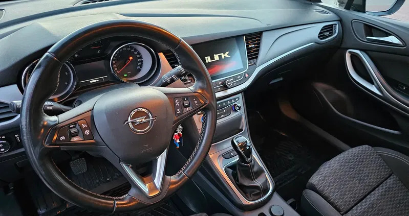 łask Opel Astra cena 40300 przebieg: 127089, rok produkcji 2018 z Łask